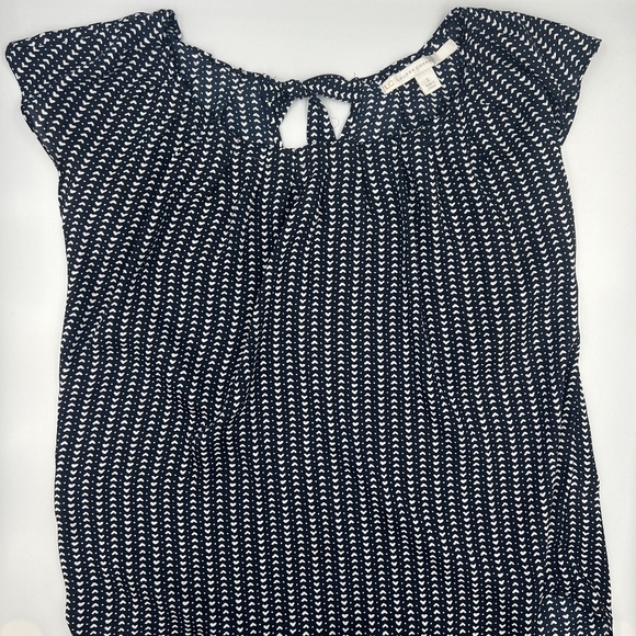 Heart Top | Flowy Dressy or Casual Lauren Conrad Blouse | Size Small - Picture 3 of 3
